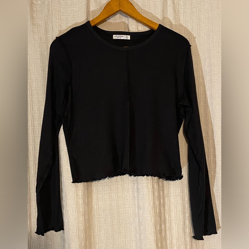 ARIZONA JEANS CO. Junior’s Long Sleeve Black Waffle Knit Cropped Shirt NWOT